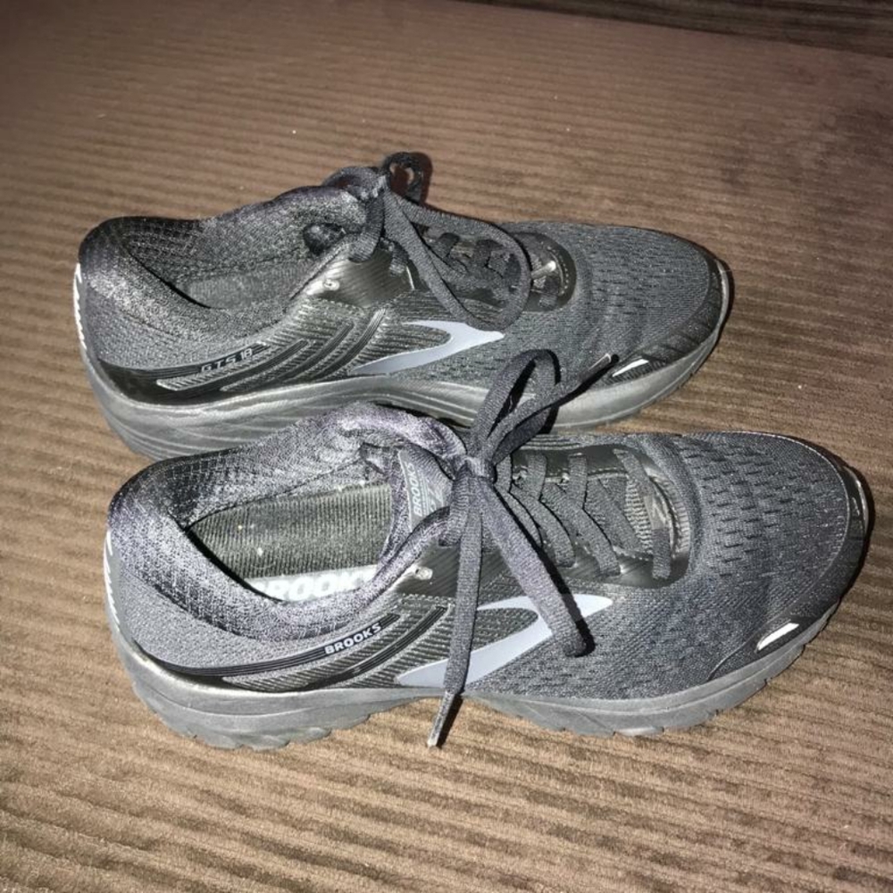 Brooks Sneakers